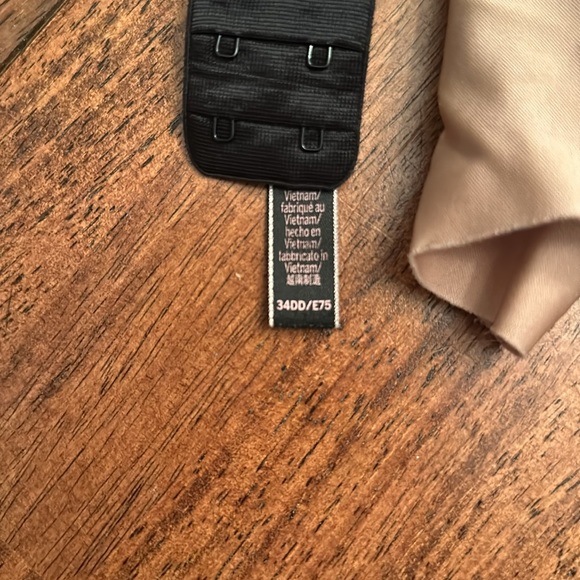 Victoria Secret Bras - Picture 2 of 2